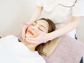 ルーツ 赤羽店(R∞ts)の写真/独自開発した小顔矯正【個貌術(こがおじゅつ)】は特許庁の商標登録を取得☆痛みを抑えた施術×速攻小顔◎