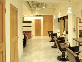 ウィング 赤坂(Wing.)/店内奥の個室にご案内