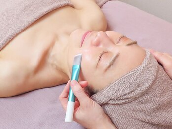 サロンドタエ(salon de TAE)の写真/【つるんとツヤのある水光肌へ】お悩みを徹底改善☆お肌の内側から潤いを与えて憧れのツヤツヤ肌になれる◎