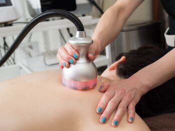 みんくる 浦安駅前店の写真/《浦安駅からの送迎ご相談可》二の腕＋背中のお肉をケアし大満足◎引き締まった二の腕で自信を♪