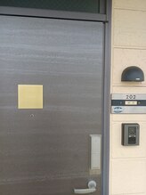 メロウ(mellow)/階段2Fへ上がってすぐが202号室