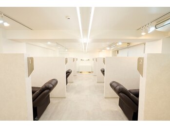 ディト 大宮店(ditto)/白を基調とした落ち着いた雰囲気