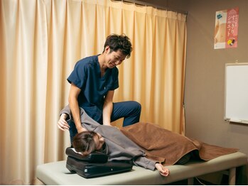 きぼう鍼灸整骨院の写真/【スマホ首を解消】施術後の軽さに感動の全身矯正。骨膜から筋肉を緩め姿勢を劇的に改善し美しい姿勢へ♪