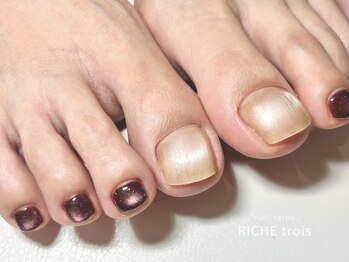 リッシュ トロワ(RICHE trois)/秋先取りなボルドーフットネイル