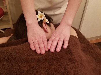 リラクゼーション アンヒナユウ(Anhinayu)/つらい首と肩をほぐしましょう。