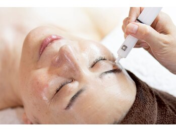 白雲木/最新肌改善マシン～シミケア～