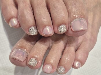 ネイルサロン マリポーサ(Nail Salon MARIPOSA)の写真/【足元まで気を抜かないオシャレ上級者に】手元にネイルが出来ない方にも！ワンカラー・アートもお任せ◎