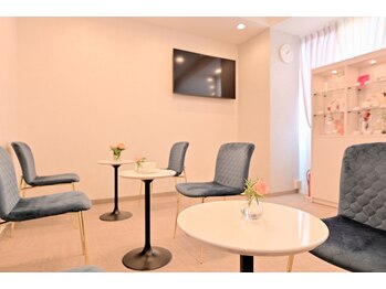 キャロリーヌ 池袋店/ウェイティングスペース