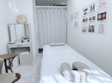 個室スペースで、落ち着いて施術に集中していただけます。