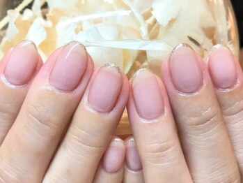 ネイルズ ララ(nails Lala)/先端ラメライン。