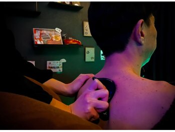 130°の癒し 山形本店の写真/《ガチガチ首肩・背中まで【無重力ヘッドスパ/かっさ整体】PC・スマホ疲れ撃退◎視界もクリアに♪》