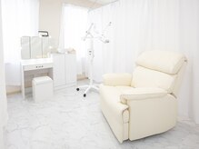 清潔感のある施術ルーム◎個室でホワイトニング