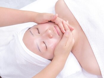 トウキョウビューティーラボ(TOKYO BEAUTY LABO.)の写真/小顔マッサージでスッキリ美顔♪美容専門手技導入◎筋膜と筋肉にアプローチする新感覚マッサージ初回¥5,500