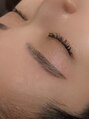ユル(yur) 眉waxで作りすぎない自然な眉