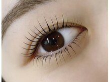 ザ グロウム(The glowm)の雰囲気（「上下まつ毛パーマで叶える、小顔映え！」中顔面を短く見せる）