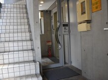 ノーブルビューティー(Noble Beauty)/2階へ上るとオートロック