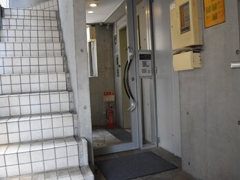 ノーブルビューティー(Noble Beauty)/2階へ上るとオートロック