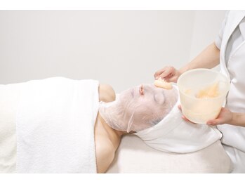 ポーラ AMI店(POLA)/マスクを のせていきます