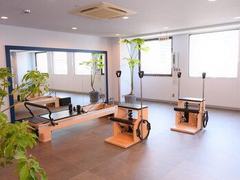 エーピラティス 美生体研究所(A pilates)/スタイリッシュな空間で自分時間