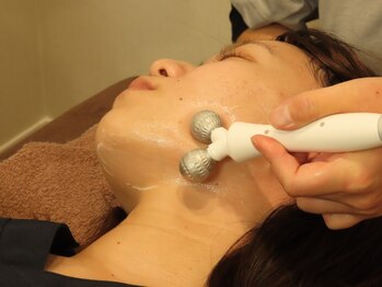 イズム まつもと店(izm)の写真/《左右差、ベース顔等でお悩みの方に◎》骨格からアプローチして、歪みのない理想の小顔へ☆