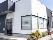 サーリチェ(salice)の雰囲気（白い壁側が当店でございます♪県道48号線沿い！）