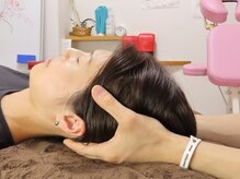 雅 クリニカルルーム/頭蓋に優しく触れて自律神経調整
