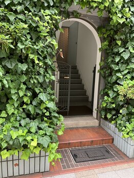 呼吸の音/T.Sアパートメント入口☆