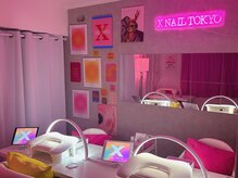 エックスネイルトウキョウ(X NAIL TOKYO)の雰囲気（ネオンカラーに包まれて非日常をお楽しみください♪）