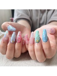 オーロラを重ねた夏ネイル！