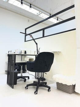 エクラ(Eclat)の写真/周りを気にせず、ゆったり過ごせる半個室サロン