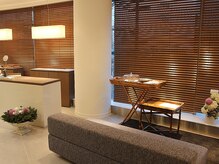 イチリンネイル 千葉店(ICHIRIN NAIL)の雰囲気(レセプション。解放感と安らぎのある雰囲気の大人女性向けサロン)