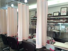 シャンネイルケアサロン(Shan Nail caresalon)の雰囲気（アクリルボードと抗菌カーテンで感染対策もバッチリです！）