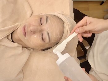 ポモナ 横浜馬車道店(Pomona)/クレンジング後、冷ジェルを塗布