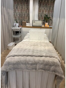 シュウ/個室にて施術いたします。