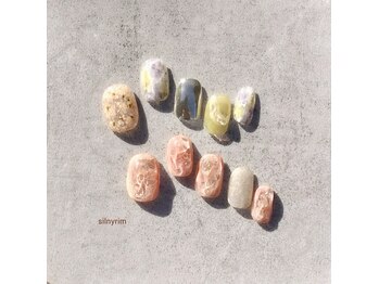 シルニー リム(Silny rim)/アシンメトリーニュアンスネイル