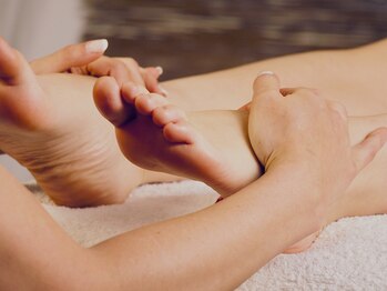クロ(KURO)の写真/ガサガサかかとにサヨナラ♪角質ケアメニューのご用意あり！フットネイルと一緒に自信を持てる足元へ☆