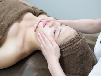 エステティック レイビス 梅田店(RAYVIS)の写真/紫外線ダメージを徹底ケア！毛穴×美白×保湿★贅沢3STEPのお得なクーポンもご用意しております◎