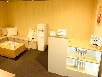 ドクターヘッド プレミアム 新横浜店(Dr.HEAD PREMIUM)/清潔感のあるカウンター