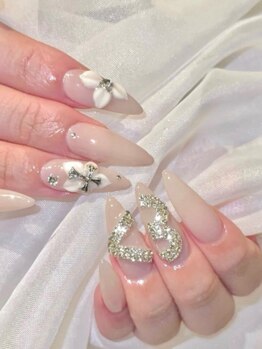 チョア(Choa)の写真/≪もちが自慢≫長さ出しやスカルプで爪の形を綺麗に整えて、指先を美しく魅せます♪大人上品な仕上がり☆