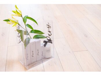 アクネ(ACNE)/Paris．正規取扱店