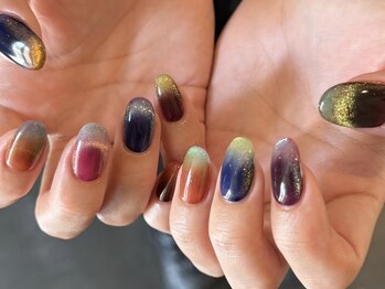 マノン 北堀江(Manon)の写真/カラーリングと美フォルムにこだわった上品な指先へ♪大人の余裕を感じさせるシックで可愛い仕上がりに◎