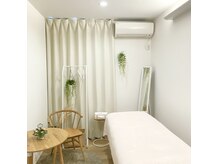 ワンネス(Oneness)の雰囲気（《施術室》間接照明の優しい灯とアロマで五感がほどけていきます）