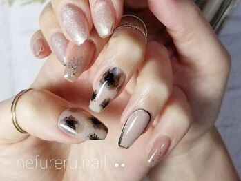 ネフレルの写真/豊富なメニューとサンプルから選べるから初めての方も通いやすい♪自爪に優しいフィルイン導入サロン☆