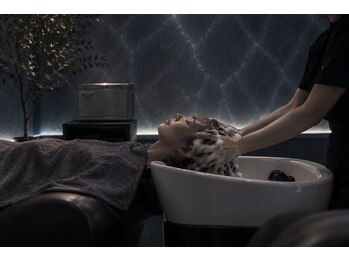 フロウスパ バイ ナチュラル(FLOW SPA BY NATURAL)の写真/【PREMIUMコース150分¥29800】表参道のプライベート空間で味わう、最高峰の髪と頭皮のご褒美ケア