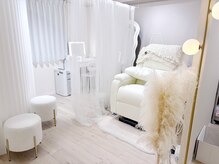 メロウ(mellow)の雰囲気（ドレッサー・2WAYヘアアイロン完備！お出かけ前にも便利♪）
