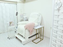 リクライニングソファ施術◎動画を観ながら楽な姿勢で過ごせます