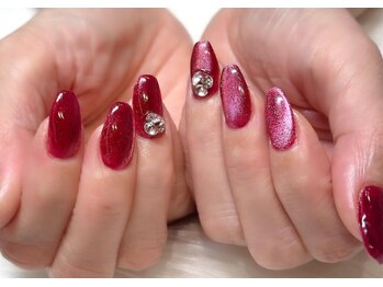 ネイルアンドアイラッシュスタジオ シュシュ(chouchou)/赤マグ大人上品×スワロVカット