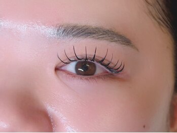 L.アイラッシュアンドビューティー/担当：山口