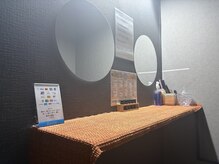シェリ ネルの雰囲気（メイクルーム完備。ドライヤー、ヘアアイロンもご用意してます。）