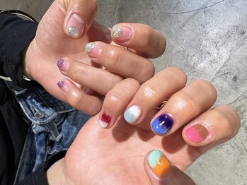 ノラ ミナミアオヤマ(NORA MINAMIAOYAMA)/カラフルちぐはぐ